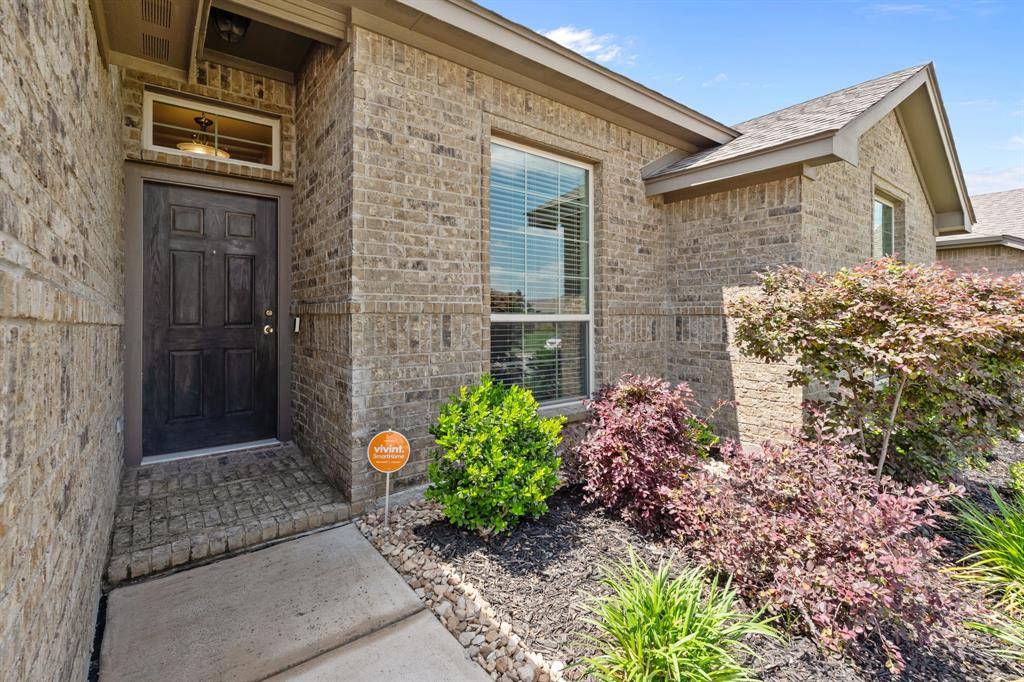 217 Angelina Court, Azle, TX 76020