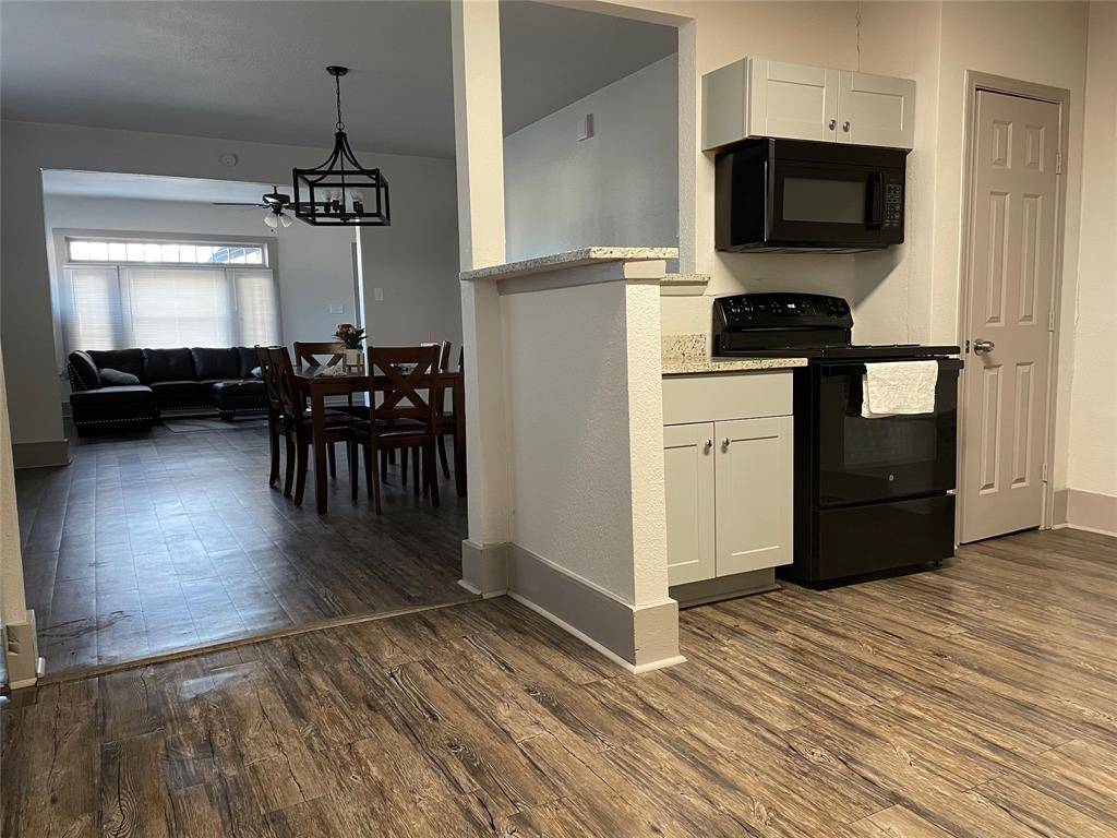 2722 Travis Avenue, Fort Worth, TX 76110