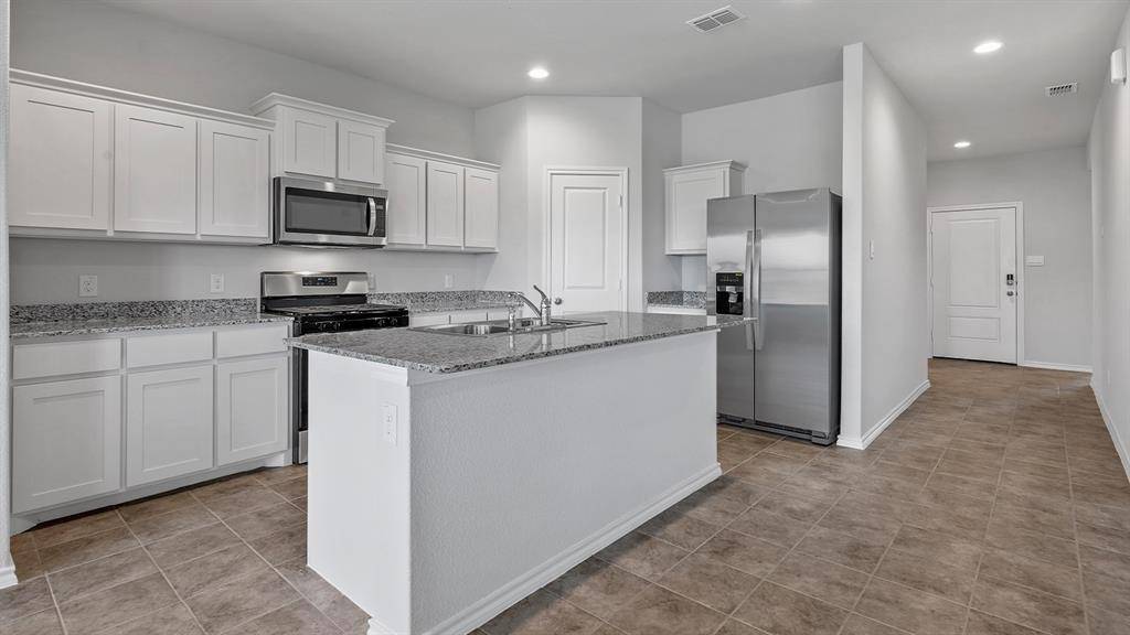1736 SAND PINE Lane, Fort Worth, TX 76140