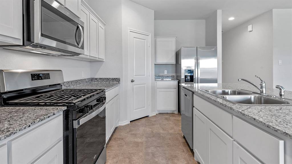1736 SAND PINE Lane, Fort Worth, TX 76140