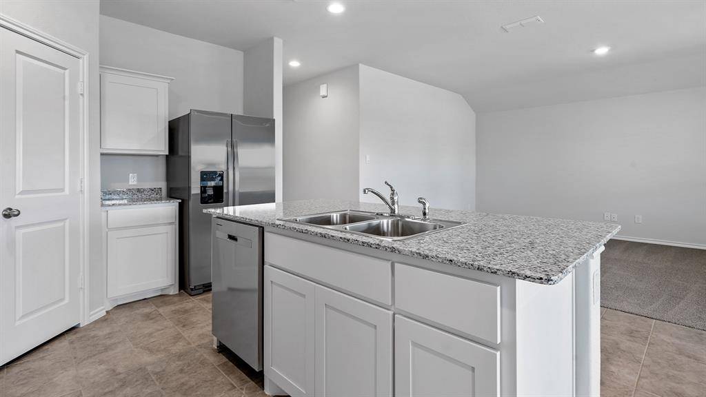 1736 SAND PINE Lane, Fort Worth, TX 76140