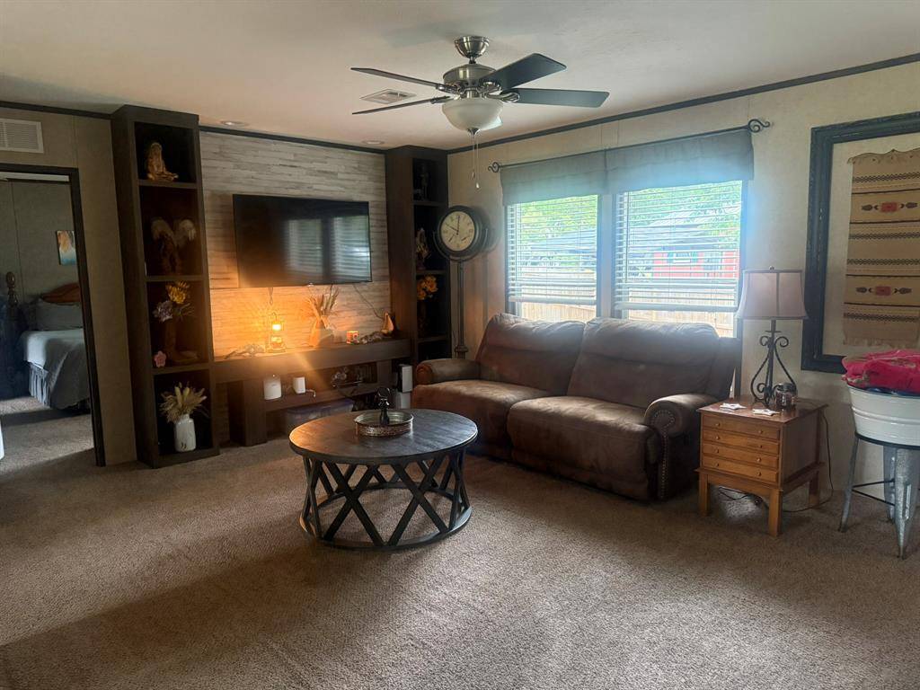 1200 Shoreline Circle, Chandler, TX 75758