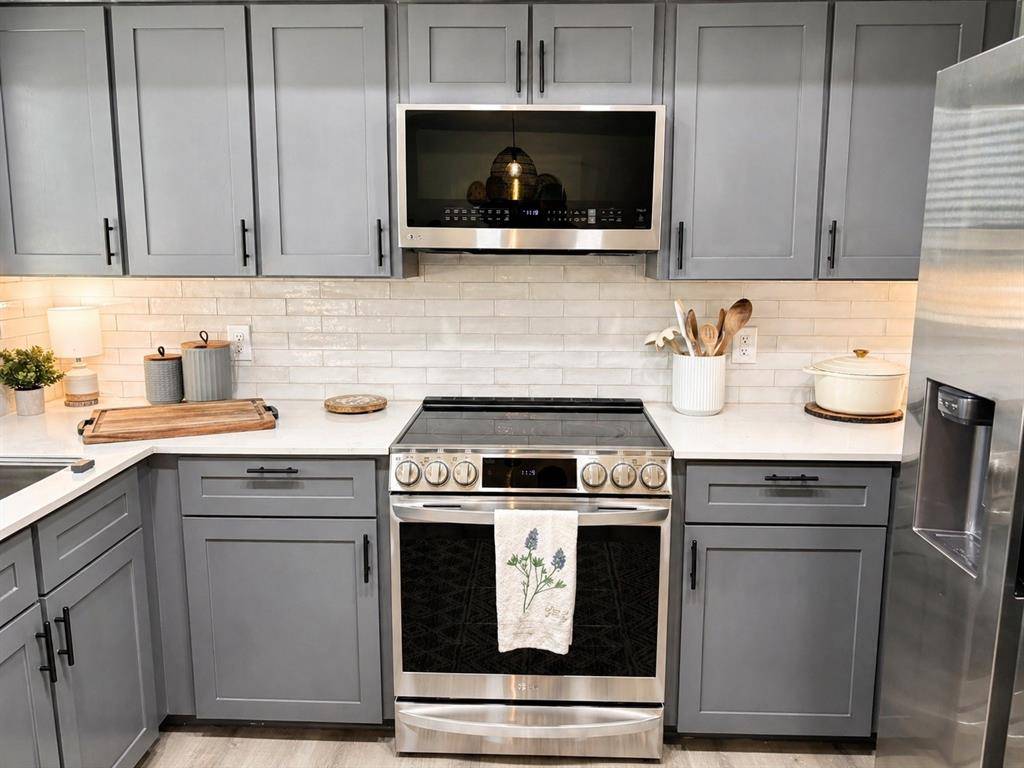 848 W Lynn Creek Drive, Arlington, TX 76001