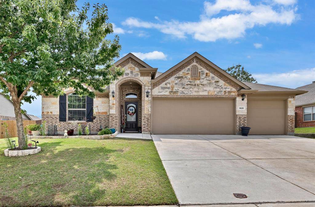 1629 Suncatcher Way, Fort Worth, TX 76052