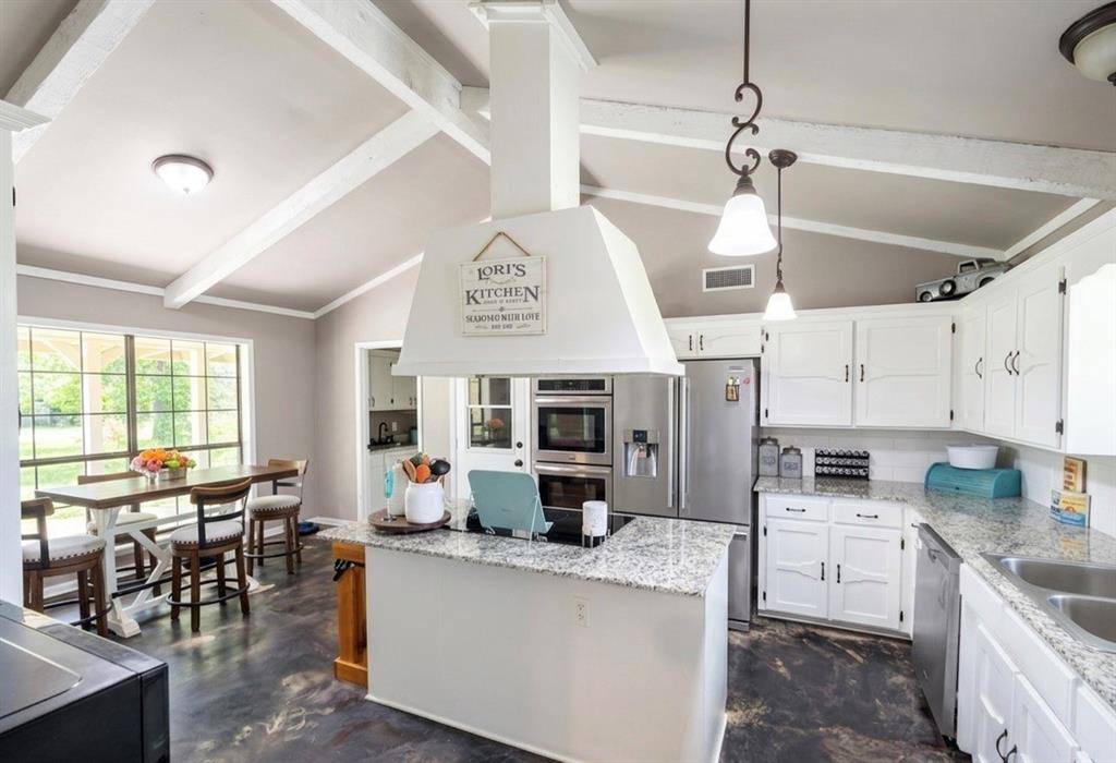 4312 Circle Square Drive, Mooringsport, LA 71060