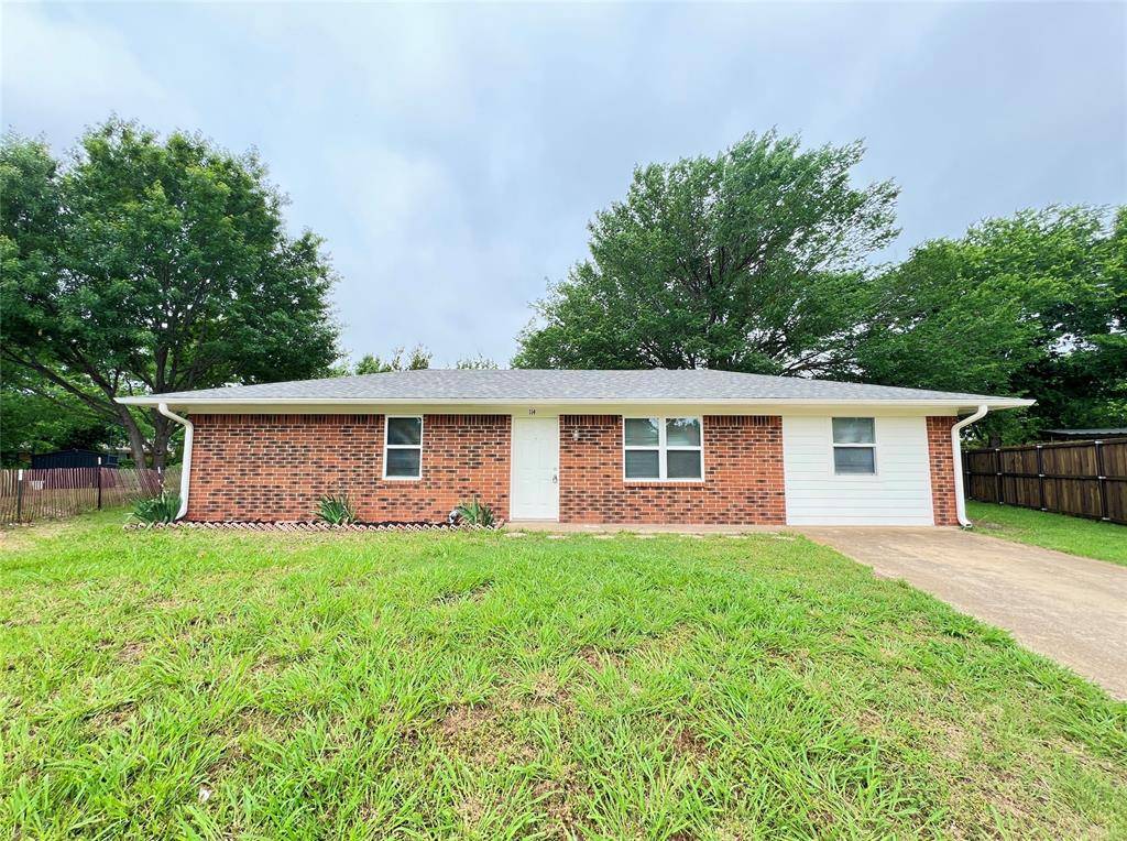 114 Southmanor Court, Sanger, TX 76266