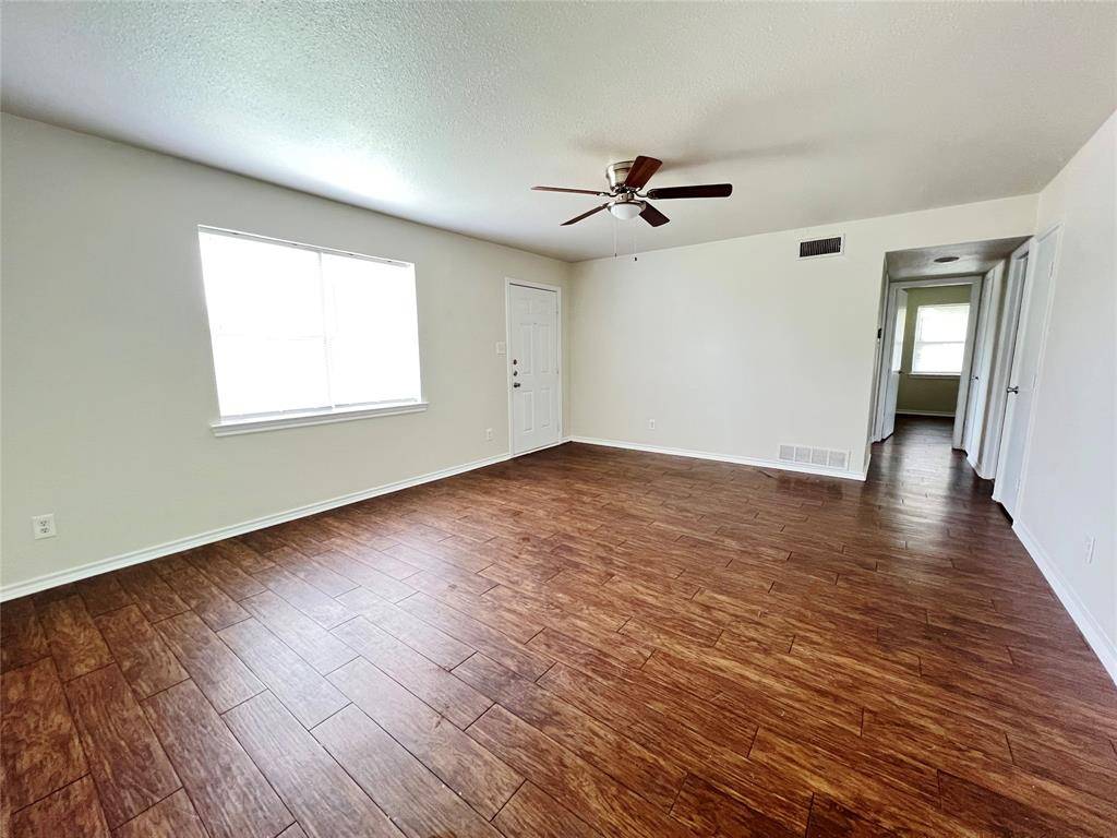 114 Southmanor Court, Sanger, TX 76266
