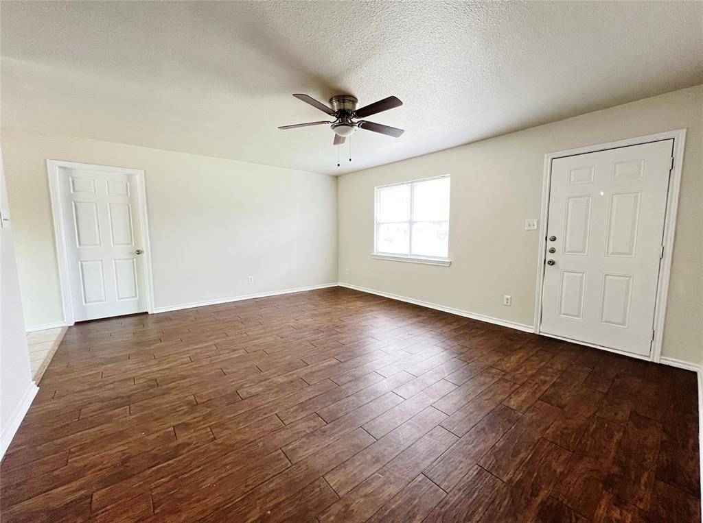 114 Southmanor Court, Sanger, TX 76266