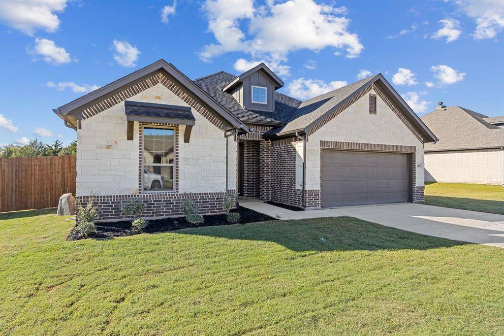 2106 Briarwood Drive, Bridgeport, TX 76426