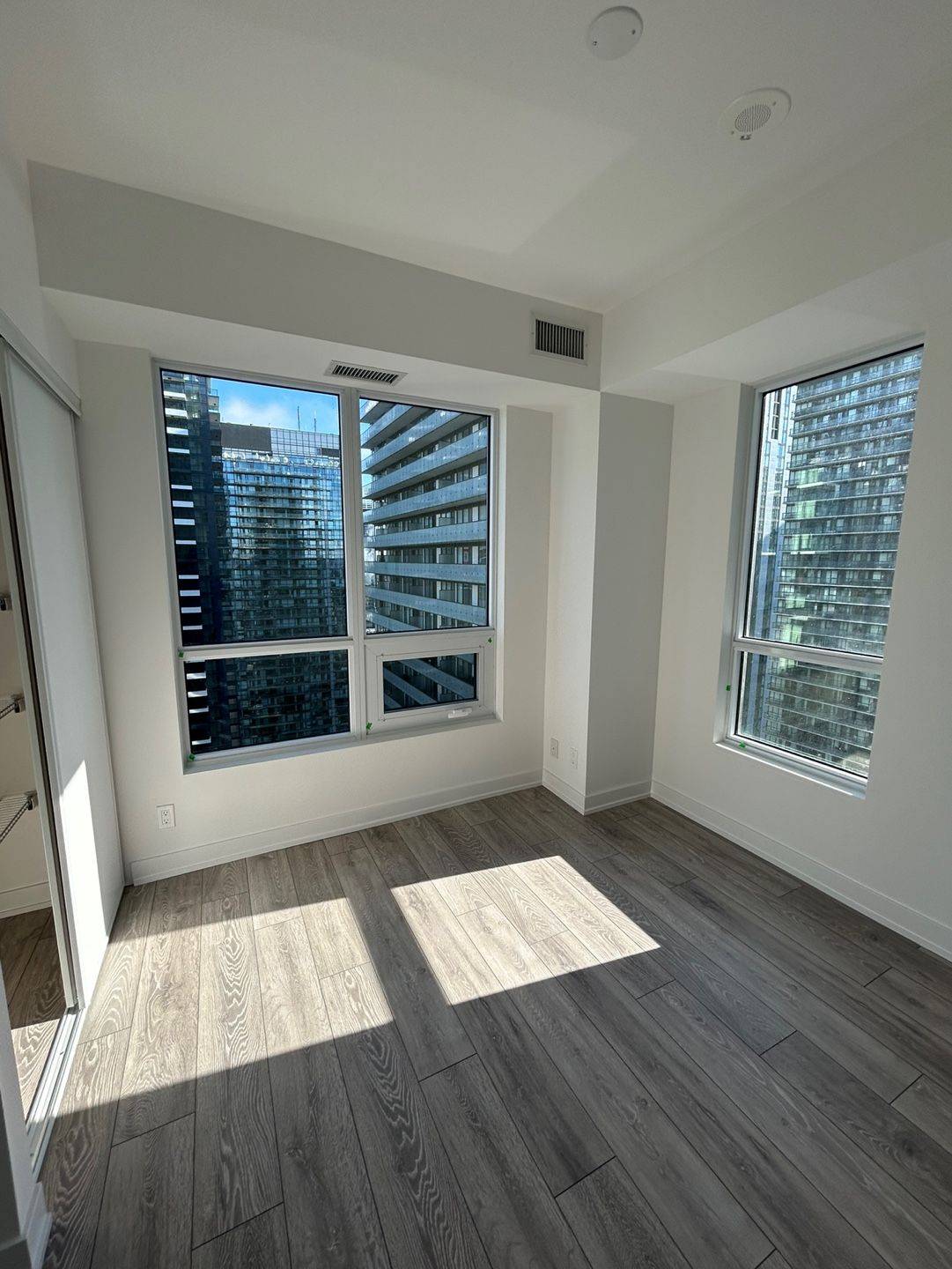 108 Peter ST #3605, Toronto C01, ON M5V 2G7