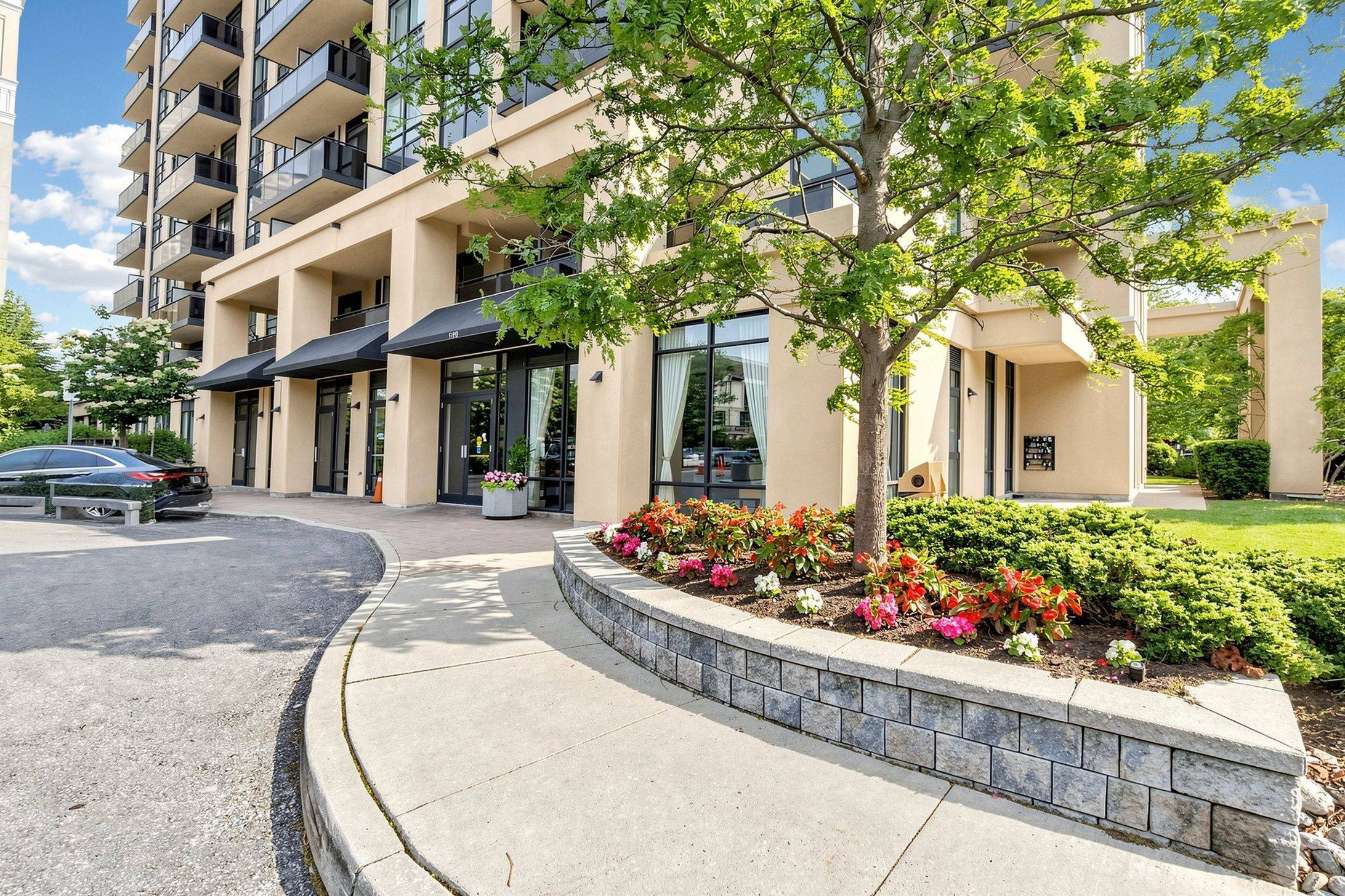 520 Steeles AVE W #511, Vaughan, ON L4J 0H2