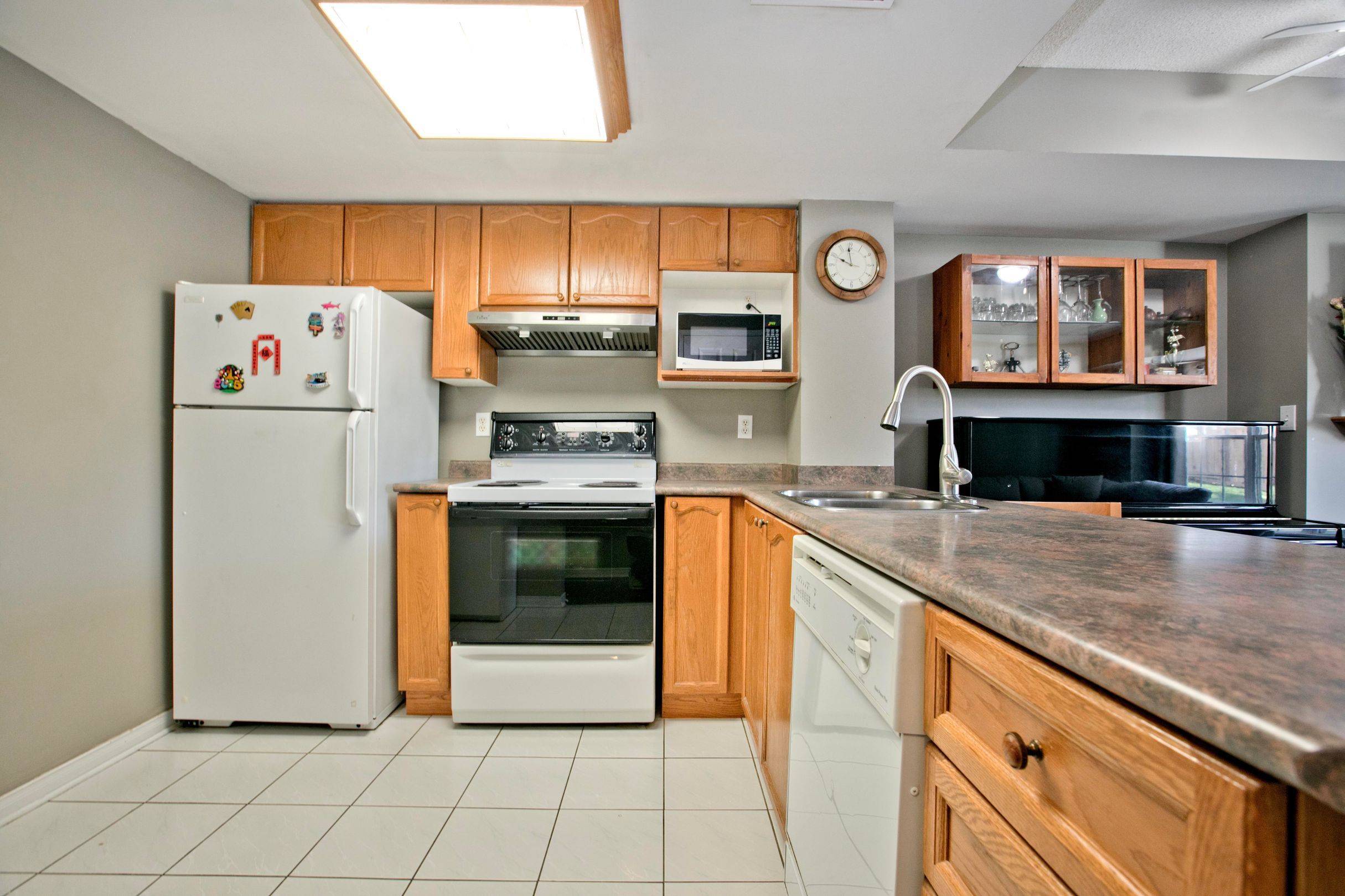 694 Limpert TER, Newmarket, ON L3Y 8R2