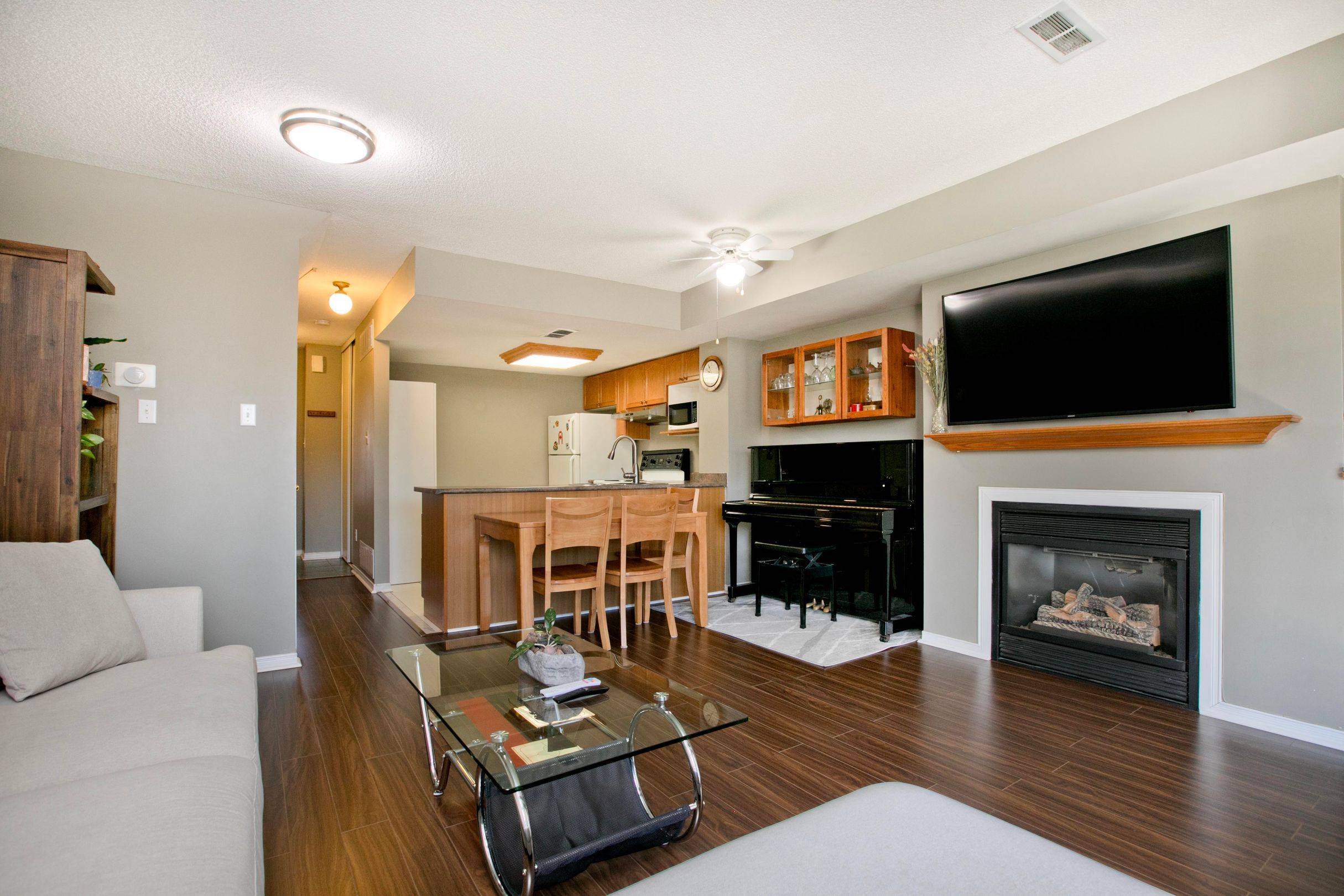 694 Limpert TER, Newmarket, ON L3Y 8R2