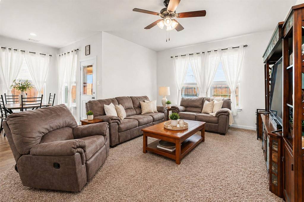 142 Wagon Mound, Waxahachie, TX 75167