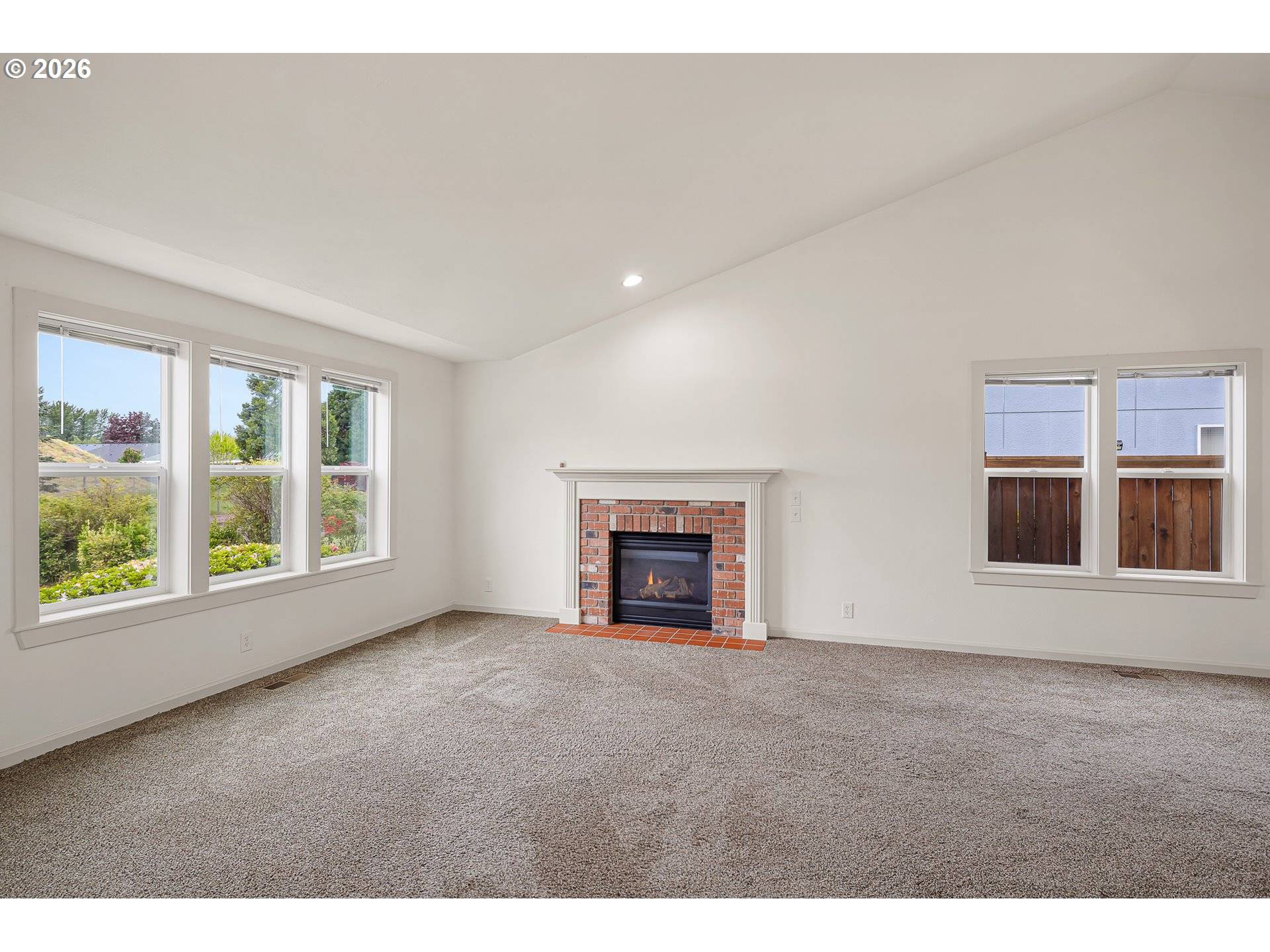 831 GREENWICH AVE, Eugene, OR 97404