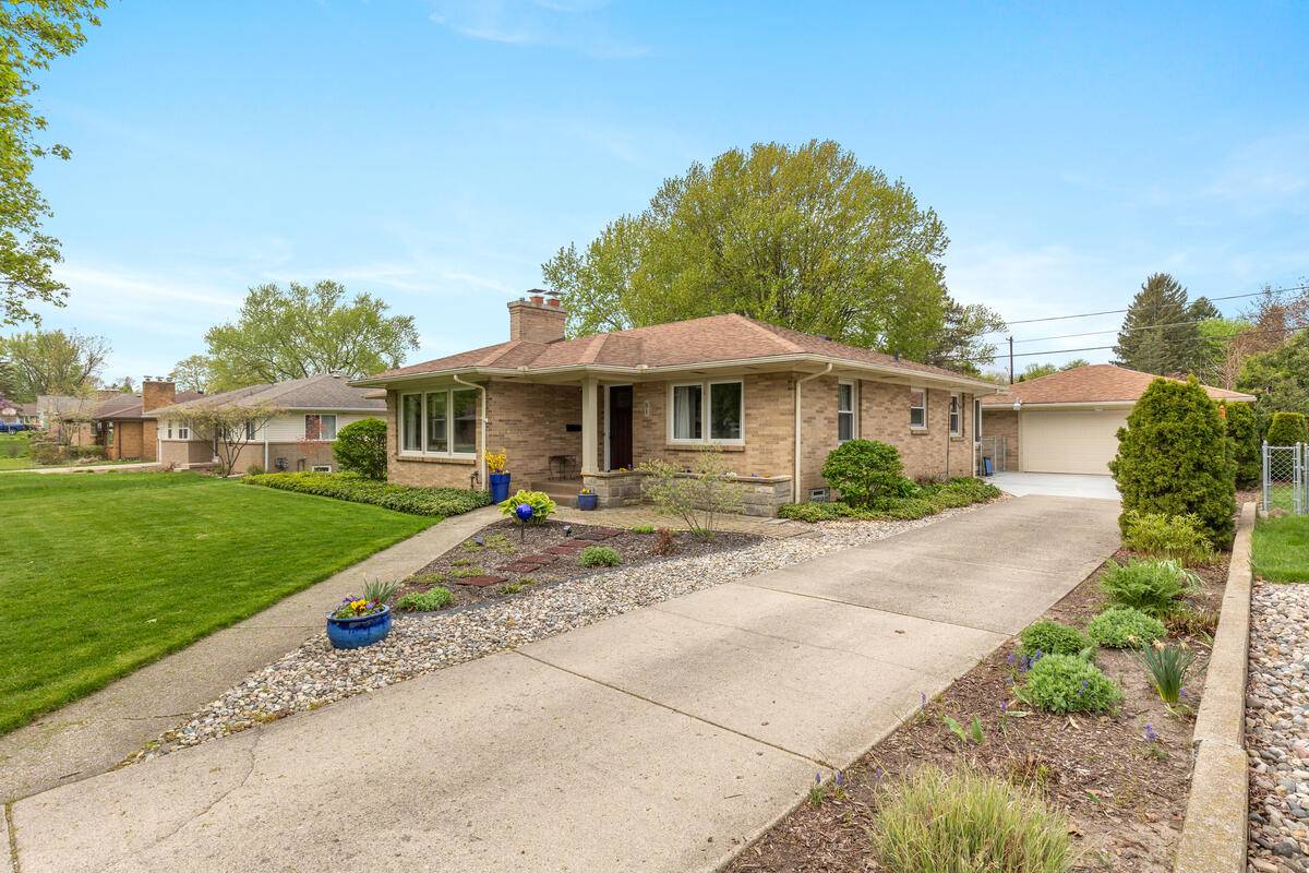 51 Westmont DR NW, Grandrapidscity_kent, MI 49504