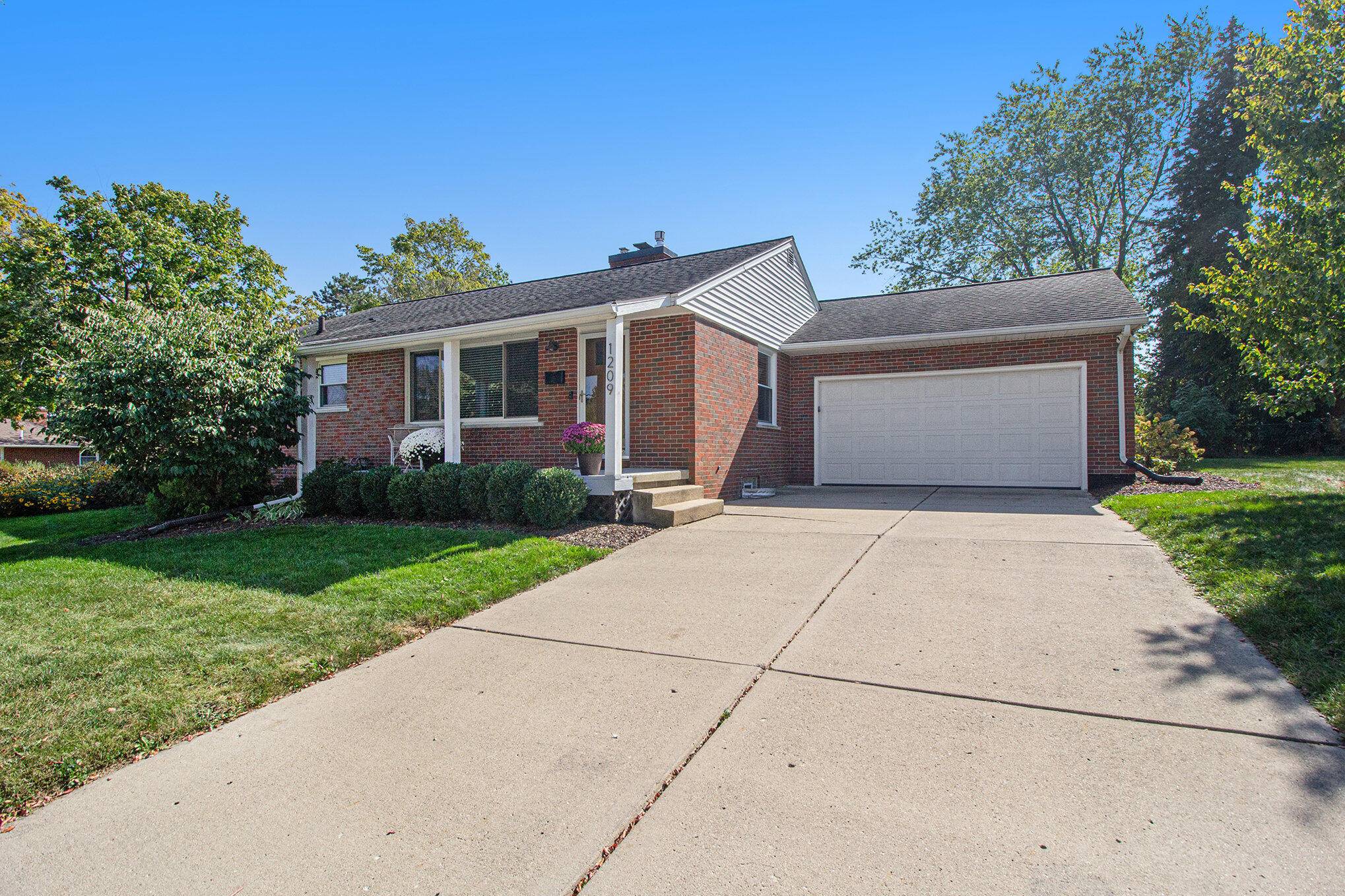 1209 Clague AVE, Annarborcity_washtenaw, MI 48103