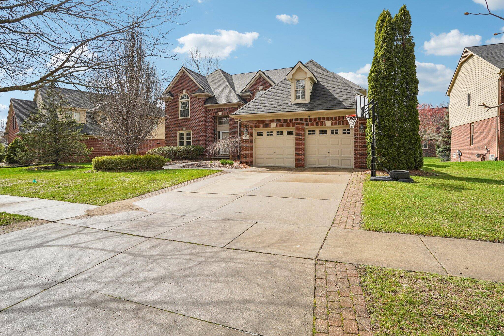 41038 Scarborough LN, Novi City, MI 48375