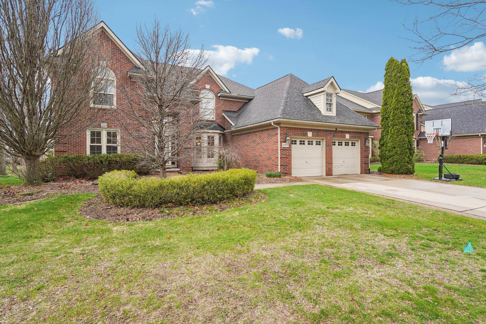41038 Scarborough LN, Novi City, MI 48375