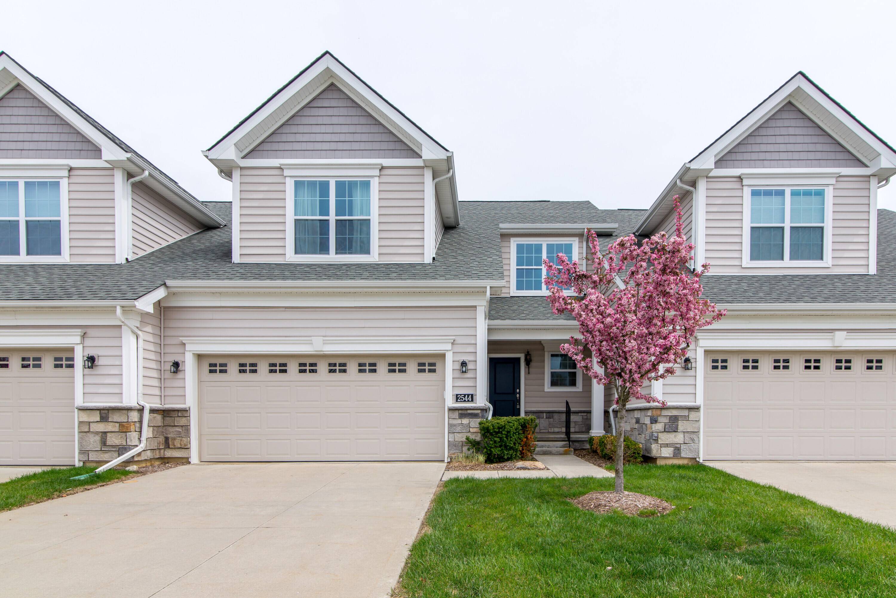 2544 Oxford CIR, Annarborcity_washtenaw, MI 48103