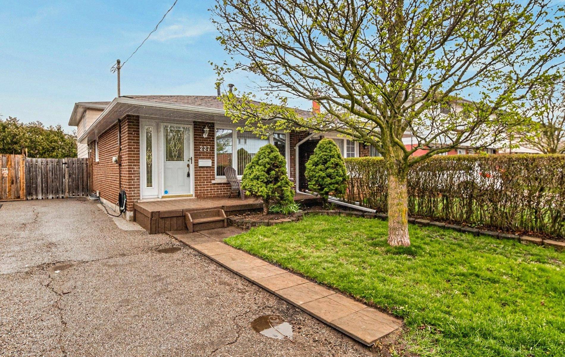227 Durham ST, Oshawa, ON L1J 5R2