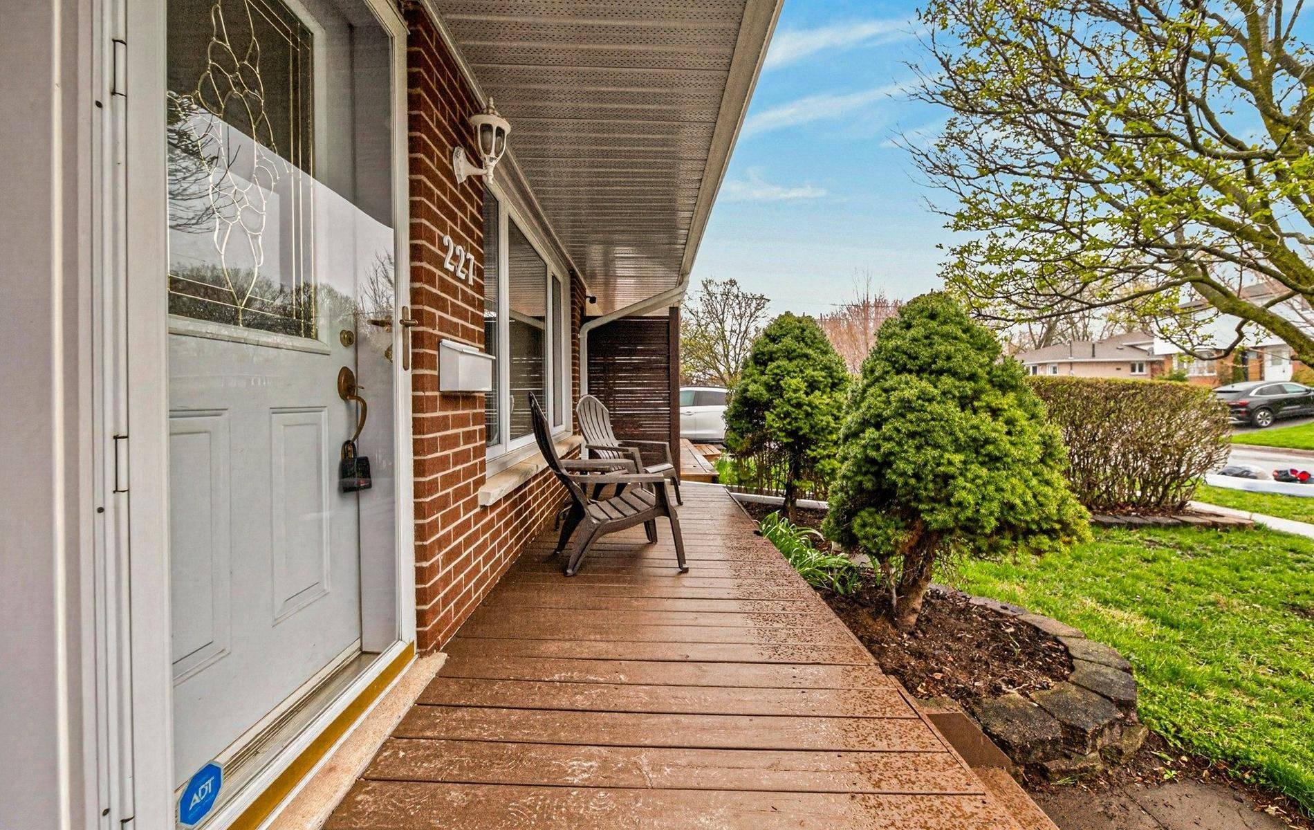 227 Durham ST, Oshawa, ON L1J 5R2