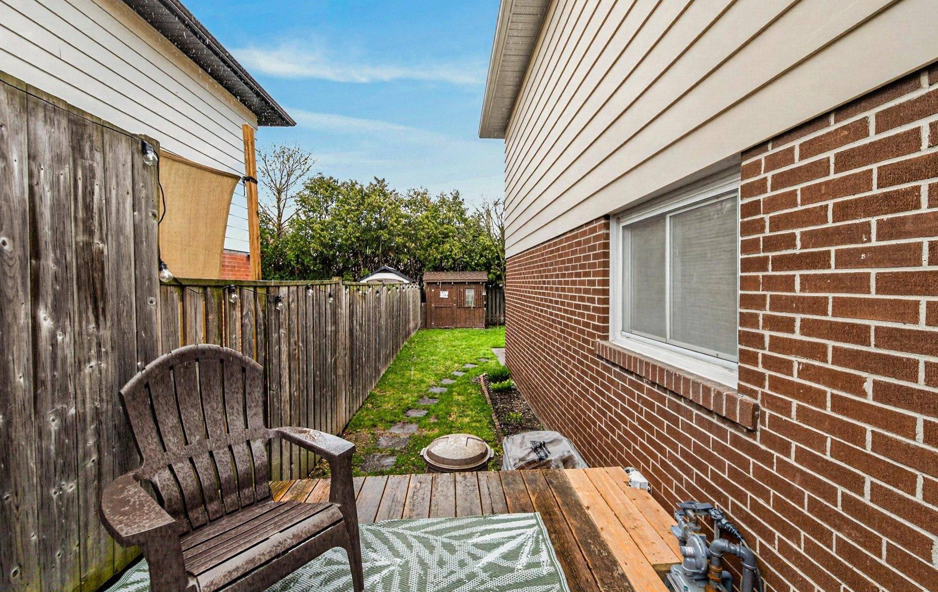 227 Durham ST, Oshawa, ON L1J 5R2