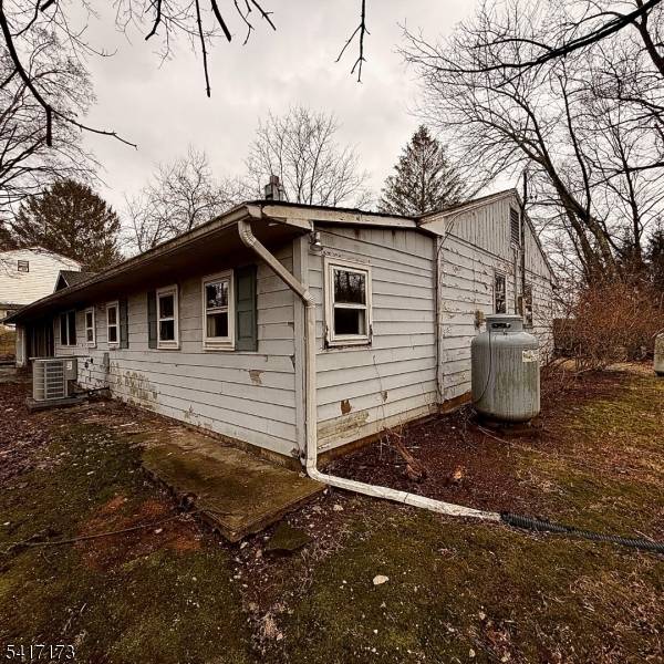 76 Valley View Rd, High Bridge Boro, NJ 08829