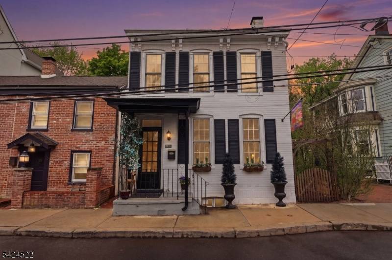 30 Swan St, Lambertville City, NJ 08530