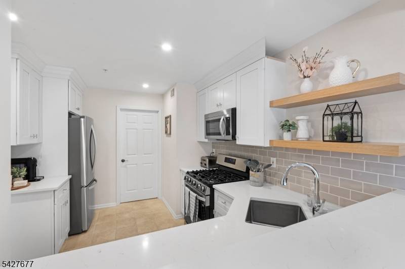 411 Boulder Ridge Dr, Randolph Twp., NJ 07869