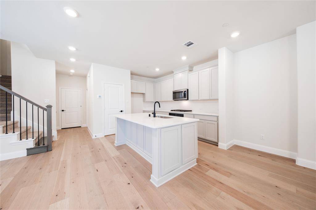 2124 Naples Drive, Rowlett, TX 75088