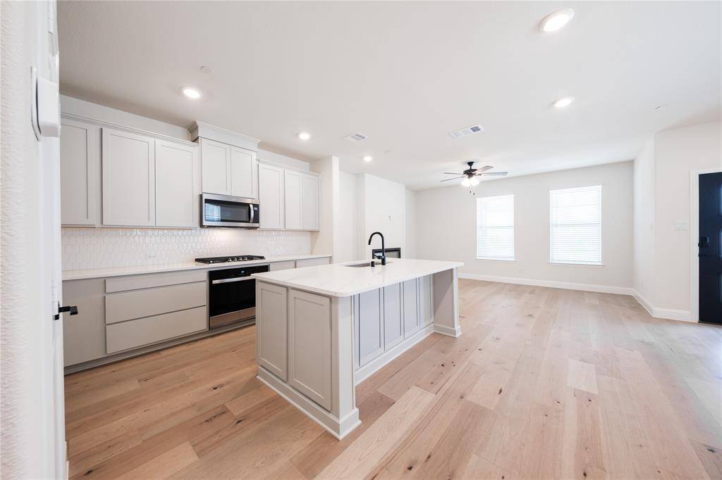 2124 Naples Drive, Rowlett, TX 75088