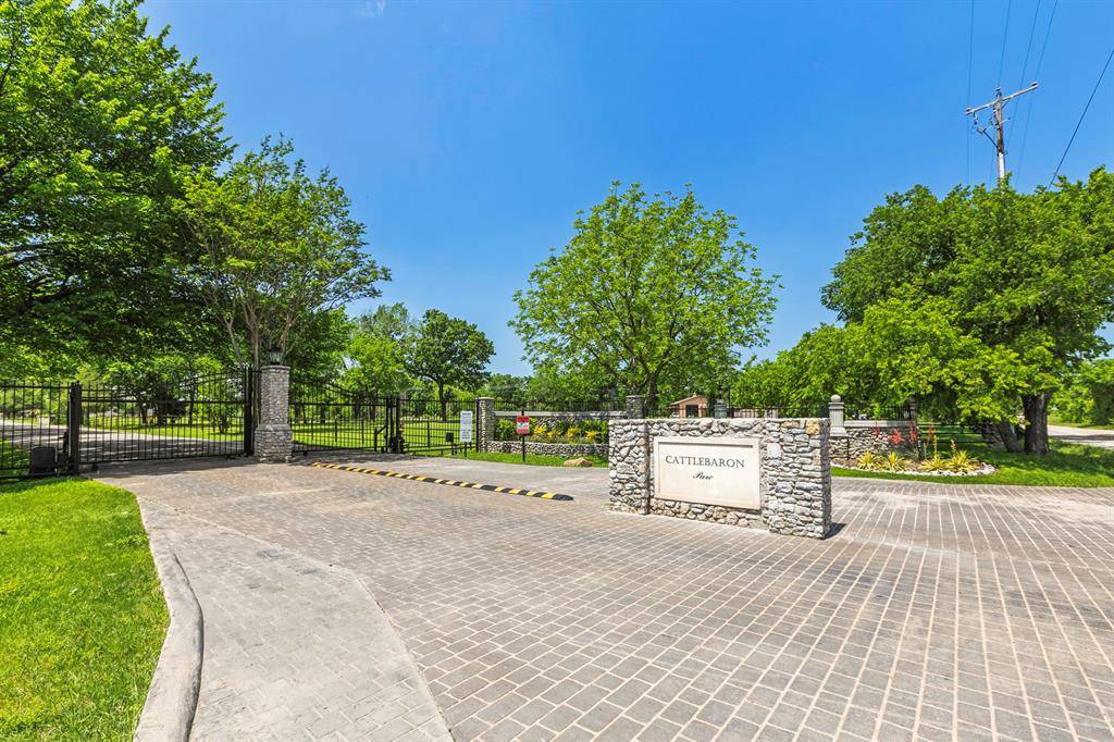 686 Cattlebaron Parc Drive, Fort Worth, TX 76108