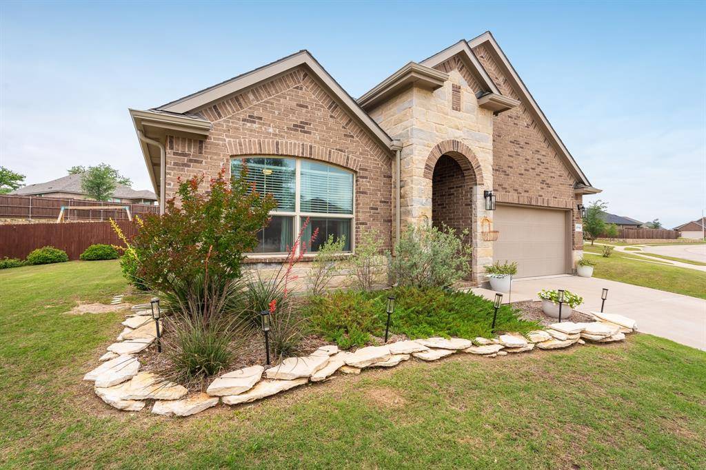 1715 Swale Lane, Granbury, TX 76049