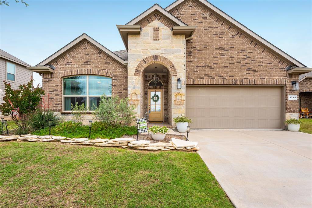 1715 Swale Lane, Granbury, TX 76049
