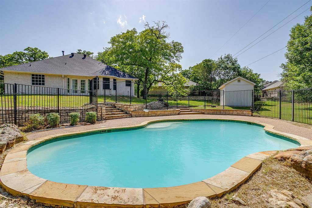 1033 Teresa Court, Weatherford, TX 76086