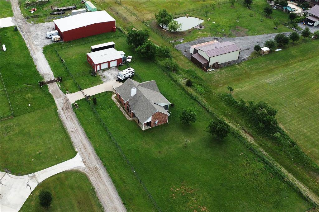 6005 Hawkeye Road, Krum, TX 76249