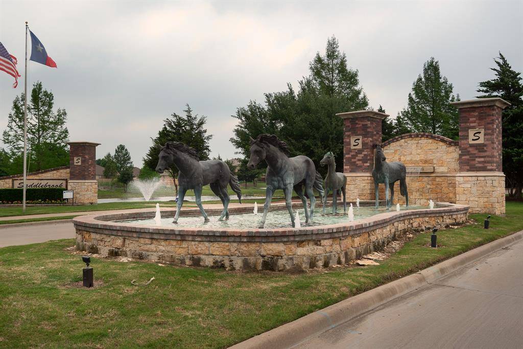 107 Manor Lane, Waxahachie, TX 75165