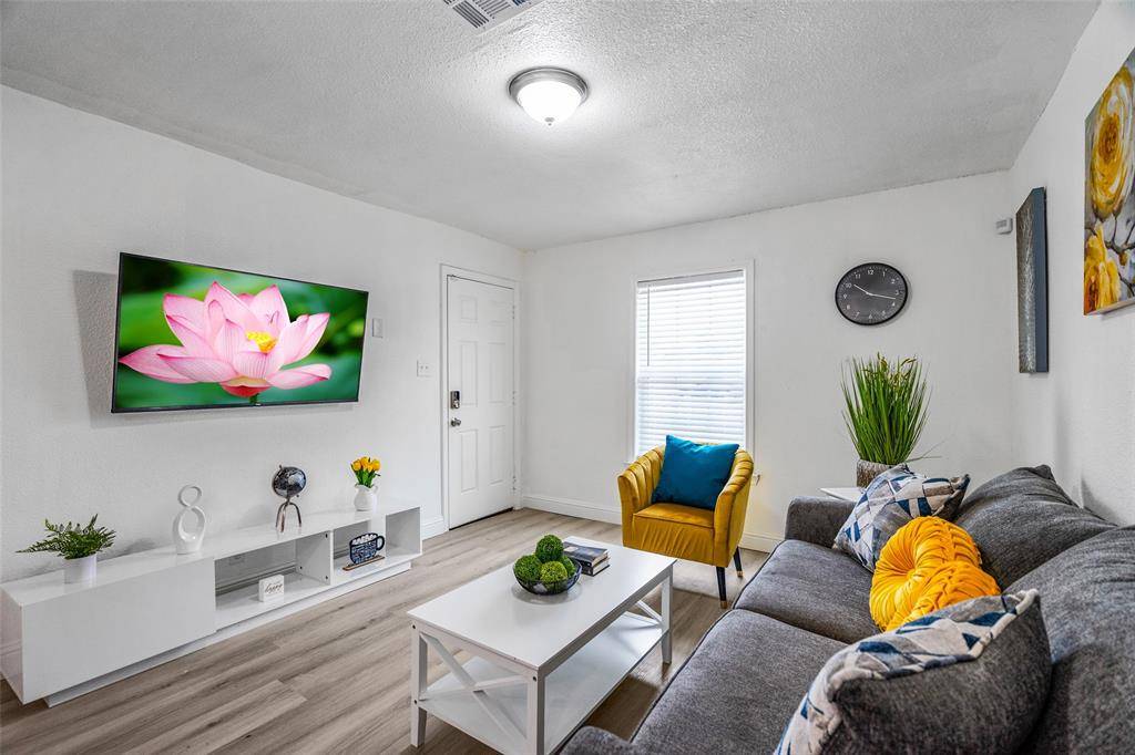 2250 AREBA Street #A, Dallas, TX 75203