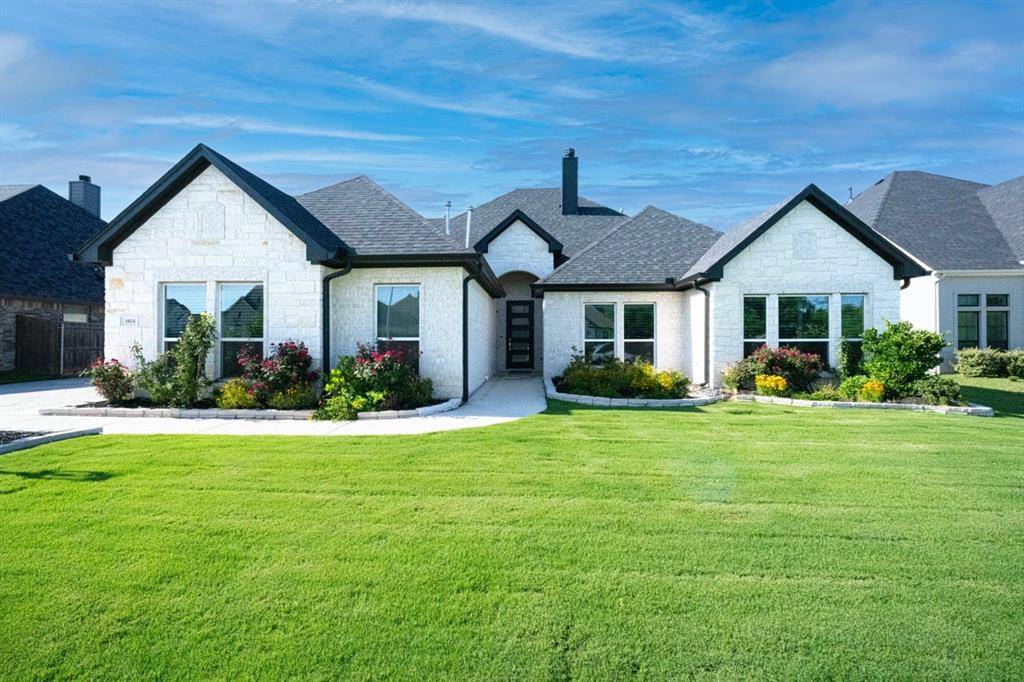 1024 Whisper Willows Drive, Fort Worth, TX 76052