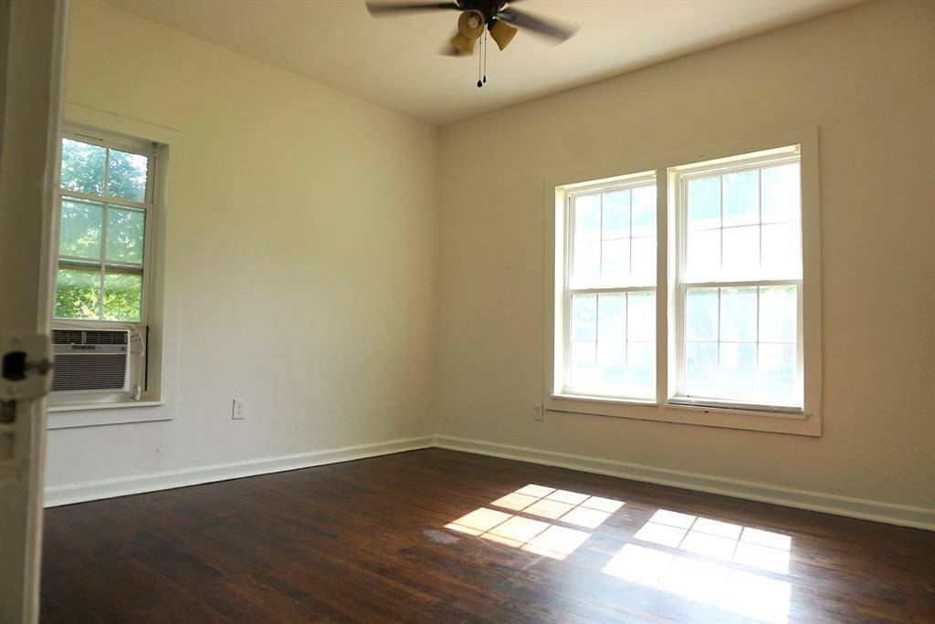 404 W Elm Street, Alvord, TX 76225