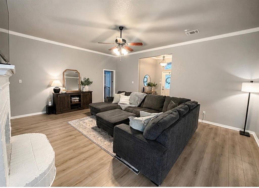512 Westgate Drive, Aledo, TX 76008