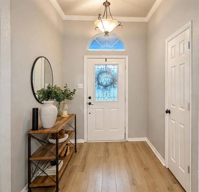 512 Westgate Drive, Aledo, TX 76008
