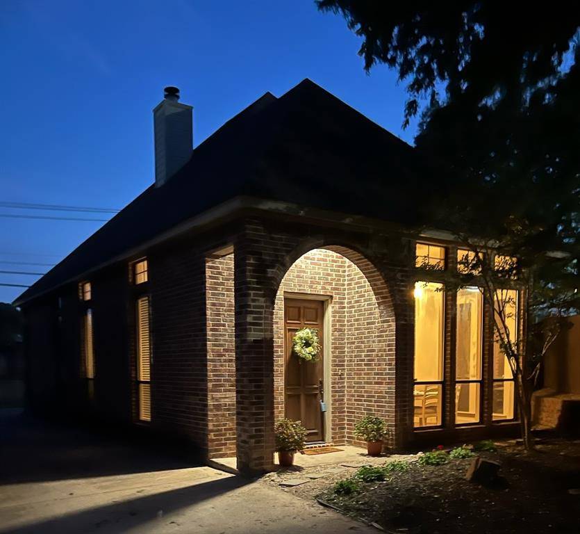 4900 Ridglea Hills Court, Fort Worth, TX 76116