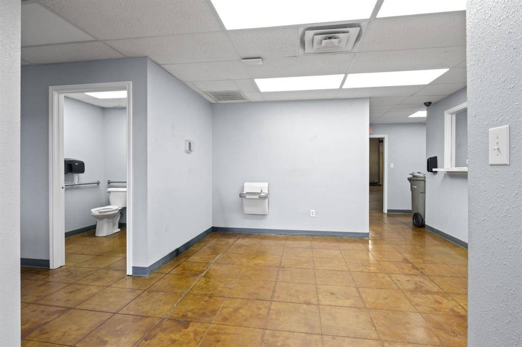 2300 W Ferguson Road, Mount Pleasant, TX 75455
