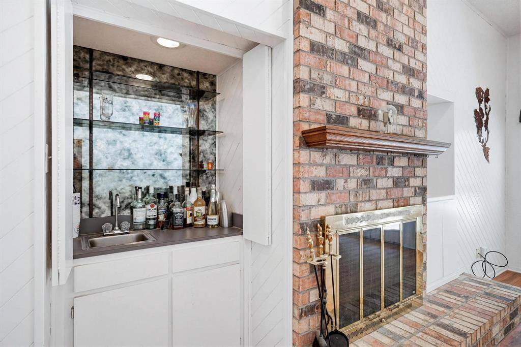2401 Oak Shadow Court, Arlington, TX 76017