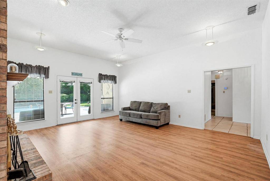 2401 Oak Shadow Court, Arlington, TX 76017