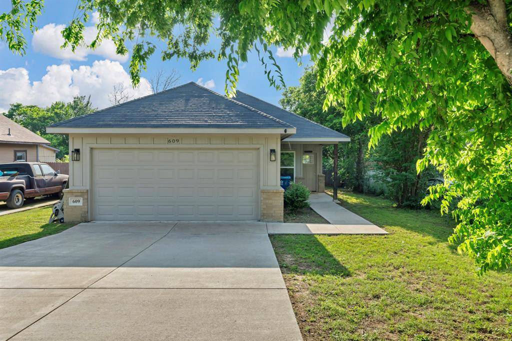609 N Cummings Drive, Alvarado, TX 76009