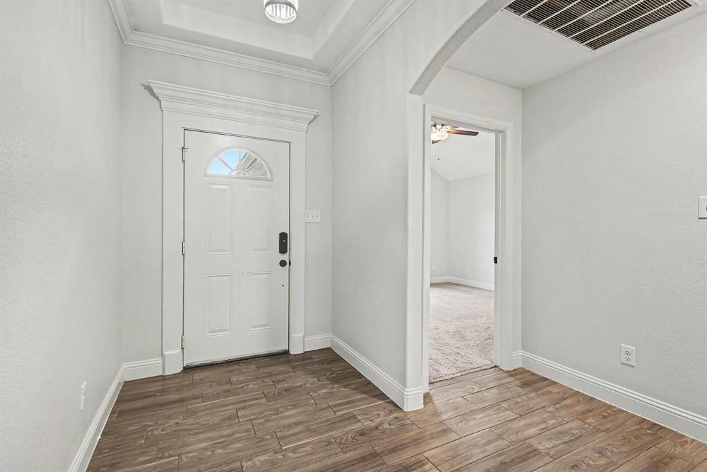 808 N Ridge Drive, White Settlement, TX 76108