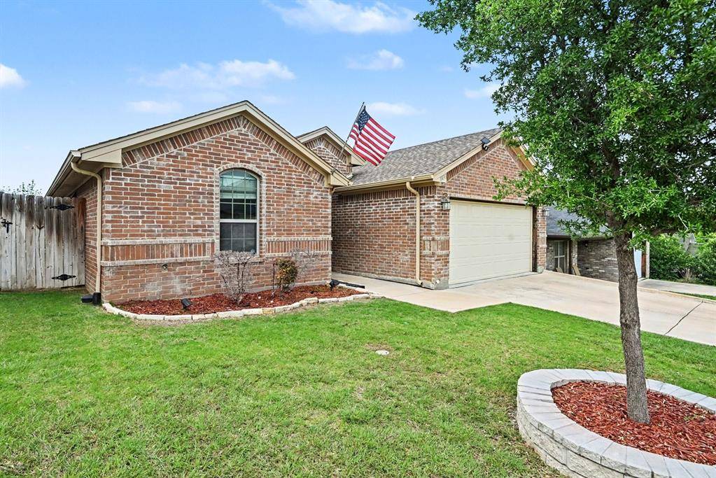 808 N Ridge Drive, White Settlement, TX 76108